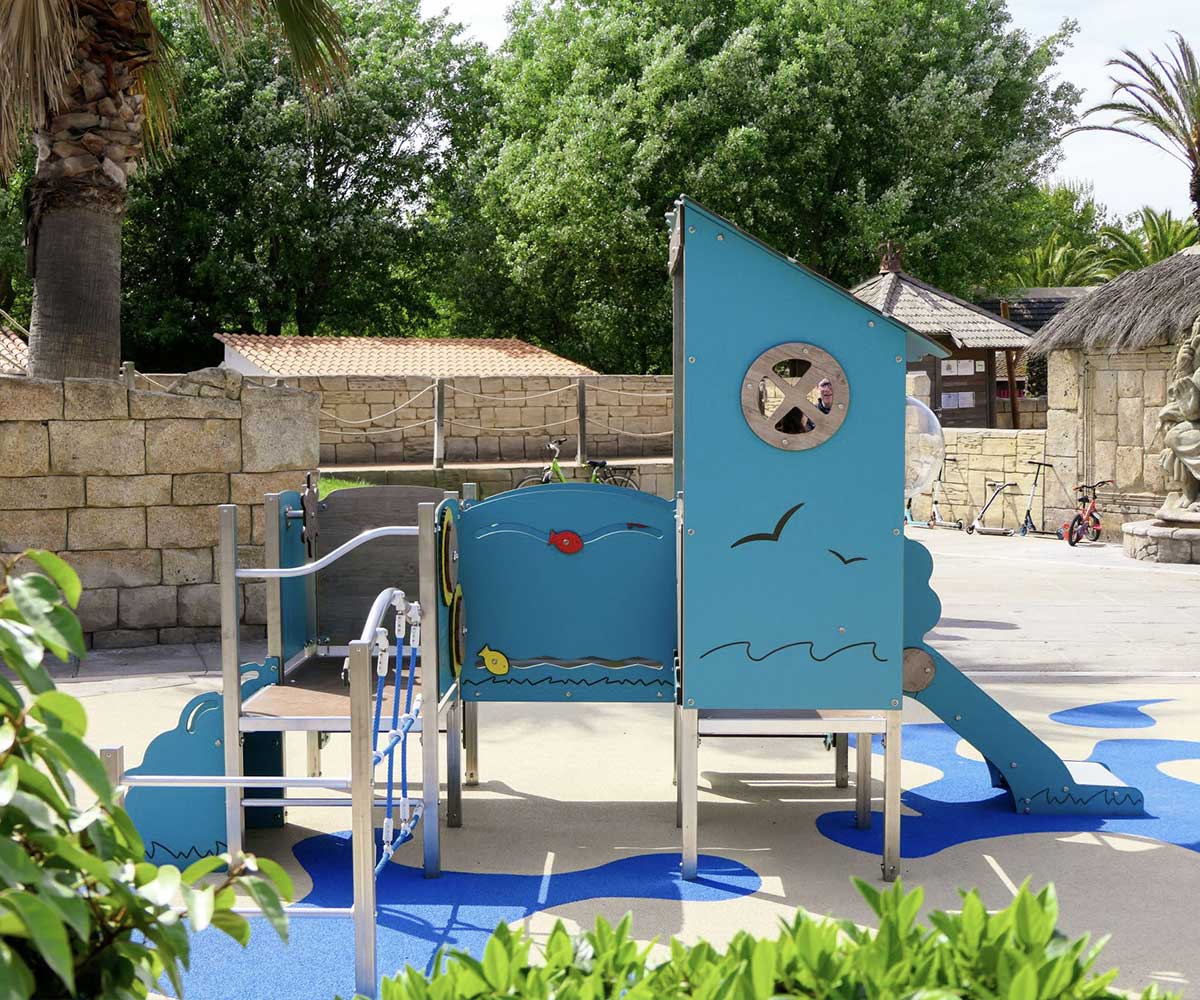 Creation of outdoor play areas for campsites and hotels